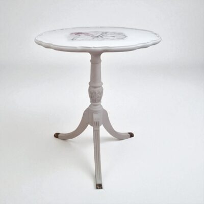 floral vintage bicycle décor table